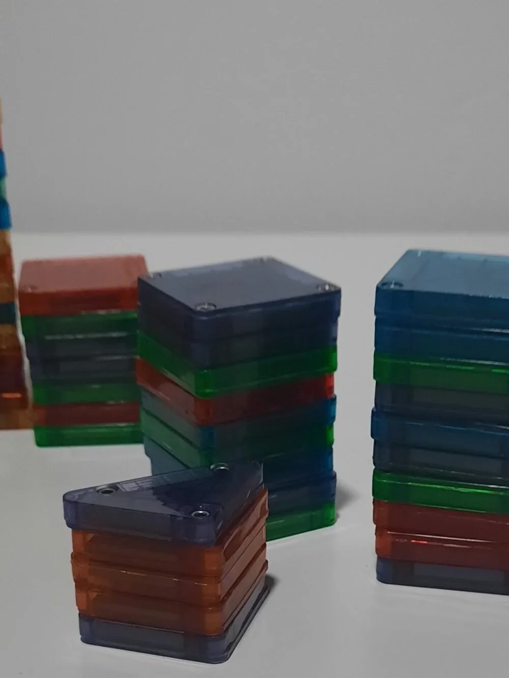MAGNA-TILES PicassoTiles Lot 61 Pieces Magnetic Building Toys Car Chassis